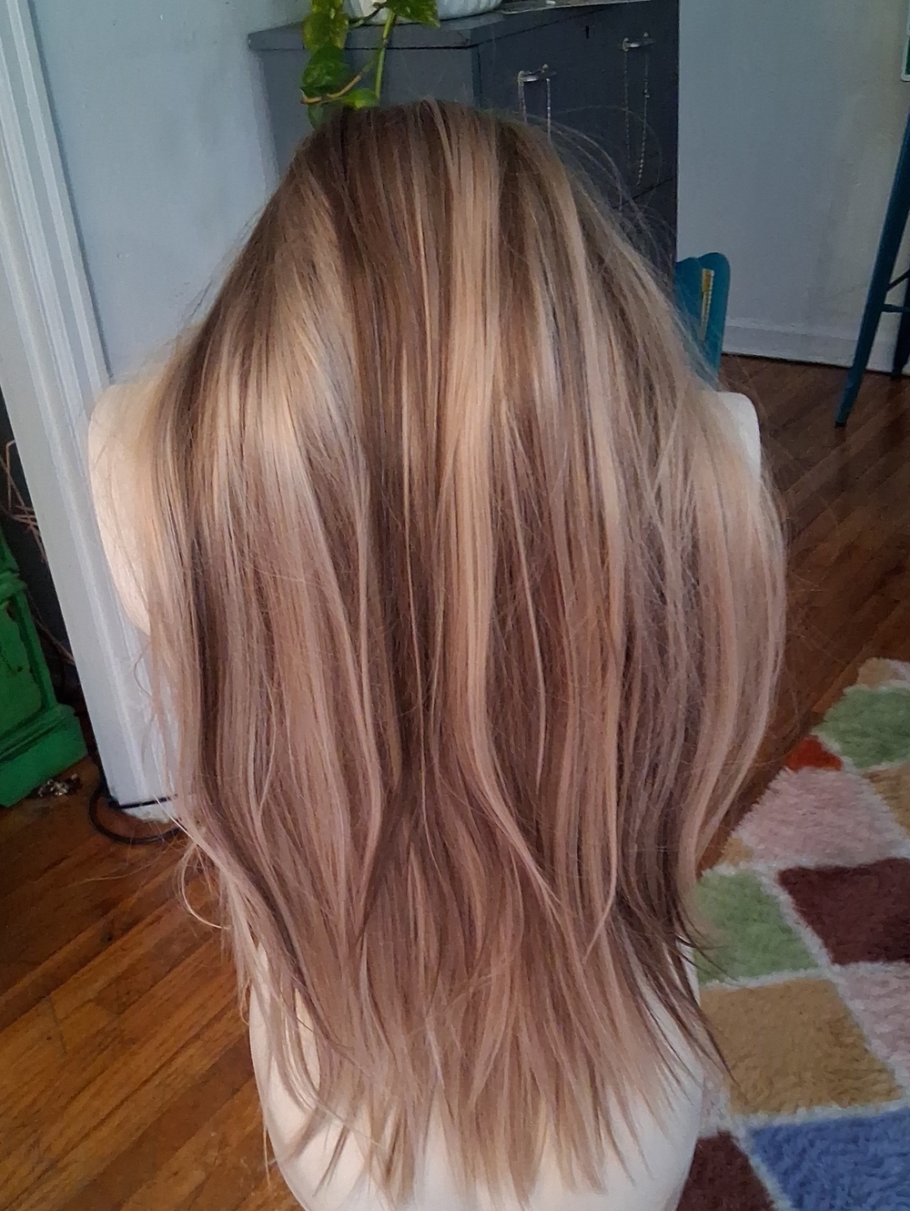 28" Blonde Multi-Tone, Free Parting Wig Brand New
